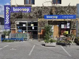 3-biocoop-manosque-le-ble-en-herbe-magasin-bio-entree.webp